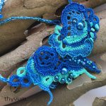 Atlantisz világa freeform horgolt nyakék kék árnyalatokban-egyedi textilékszer