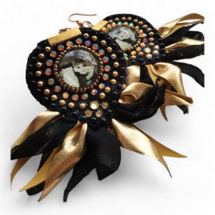 Audrey különleges kézzel készült statement fülbevaló - fekete és arany színben