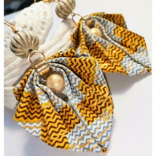 Moyo Leaf kézzel hajtogatott afrikai textil fülbevaló, statement, arnya-sárga levél formájú ékszer