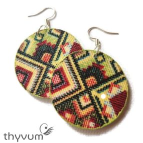 Színes, kerek etno stílusú fülbevaló – kézzel készült, egyedi etnikai mintás ékszer, bohém és nőies kiegészítő