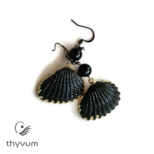 A tenger meséi kagyló fülbevaló fekete