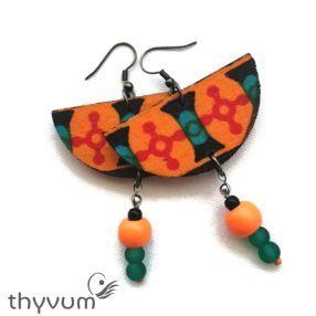 Narancssárga mintás, félhold alakú afrikaitextillel készült etno stílusú fülbevaló – kézzel készült, egyedi etnikai mintás ékszer, bohém és nőies kiegészítő