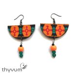 Narancssárga mintás, félhold alakú afrikaitextillel készült etno stílusú fülbevaló – kézzel készült, egyedi etnikai mintás ékszer, bohém és nőies kiegészítő