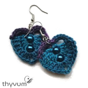 Kék színű horgolt fülbevaló – kézzel készült, egyedi kézműves ékszer, bohém és nőies stílusban