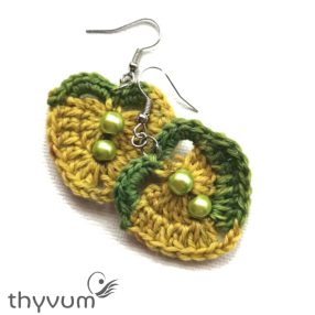 Friss zöld színű horgolt fülbevaló – kézzel készült, egyedi kézműves ékszer, bohém és nőies stílusban