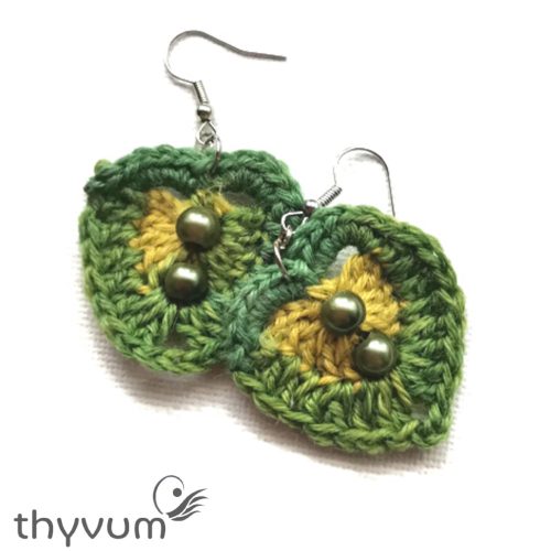 Zöld színű horgolt fülbevaló – kézzel készült, egyedi kézműves ékszer, bohém és nőies stílusban