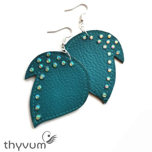 Petrolzöld levél formájú textilbőr fülbevaló topáz színű  strasszokkal