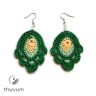 Zöld virágos horgolt fülbevaló – kézzel készült, egyedi kézműves ékszer, bohém és nőies stílusban