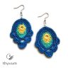 Kék virágos horgolt fülbevaló – kézzel készült, egyedi kézműves ékszer, bohém és nőies stílusban