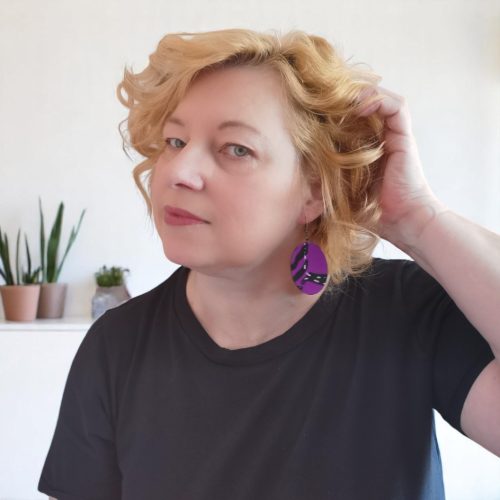Ovális színes fülbevaló afrikai textilből Lila
