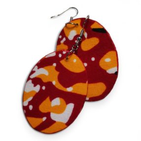   Ovális színes fülbevaló afrikai textilből Piros zsiráfmintás