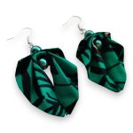 Moyo Leaf smaragdzöld kézzel készült afrikai textil fülbevaló hajtogatott levél formával