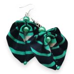 Moyo Leaf türkiz lendület fülbevaló – szabályos fekete-türkiz csíkos afrikai textil fülbevaló egyenes vonalú mintával és gyönggyel.