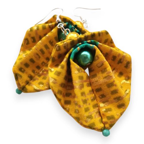 Moyo Leaf sárga fülbevaló türkiz gyönggyel