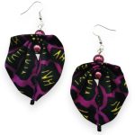 Moyo Leaf kézzel hajtogatott afrikai textil fülbevaló, lila mintás levél formájú ékszer
