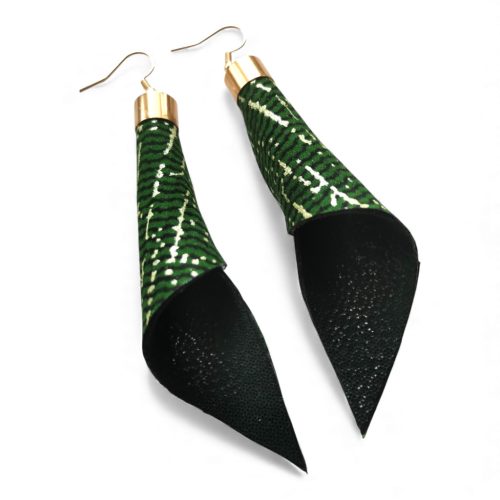 Piruett zöld arany fülbevaló, valódi bőrrel készült egyedi textilékszer