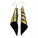 Piruett oliva arany egyedi fülbevaló - bőrrel kombinált textilékszer