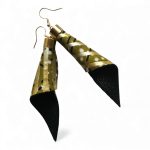 Piruett oliva arany egyedi fülbevaló - bőrrel kombinált textilékszer