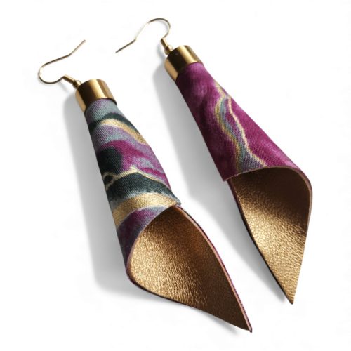 Piruett magenta márványos designer textillel kombinált bőr fülbevaló