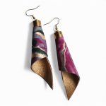 Piruett magenta márványos designer textillel kombinált bőr fülbevaló