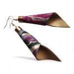 Piruett magenta márványos designer textillel kombinált bőr fülbevaló