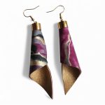 Piruett magenta márványos designer textillel kombinált bőr fülbevaló