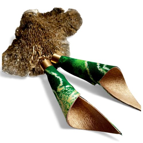 Piruett zöld tánc fülbevaló - prémium afrikai textil és bőr fúziója egy ékszerben