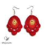 Piros virágos horgolt fülbevaló – kézzel készült, egyedi kézműves ékszer, bohém és nőies stílusban