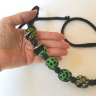 Olive glow sodrony nyakék selyemfényű zöld óriásgyöngyökkel