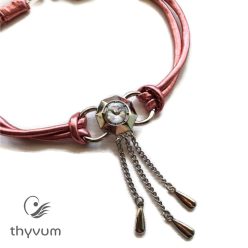 Elegáns rosegold színű textilékszer nyaklánc, strasszköves fém dekorral, lecsüngő láncszemekkel