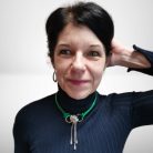 Elegáns rosegold színű textilékszer nyaklánc, strasszköves fém dekorral, lecsüngő láncszemekkel
