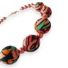 Bubble Berry színes golyós nyaklánc afrikai textillel bevont golyókból, üveg teklagyöngyökkel, rózsaszín, narancs, zöld árnyalatokkal