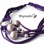 Bubblea lila fonal nyaklánc, textilékszer ezüstlila gyöngyökkel