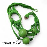 Bubblea élénk zöld fonal nyaklánc, textilékszer óriásgyöngyökkel