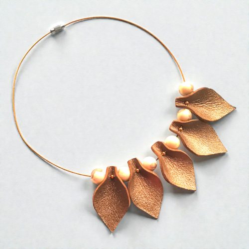 Lumira elegáns bőr nyaklánc bronz tónusban
