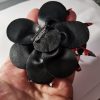 Fekete- borvörös virágos bross