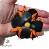 Fekete- narancssárga virágos bross 