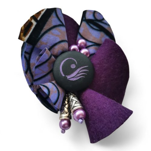 Fodortánc lila afrikai textil kitűző