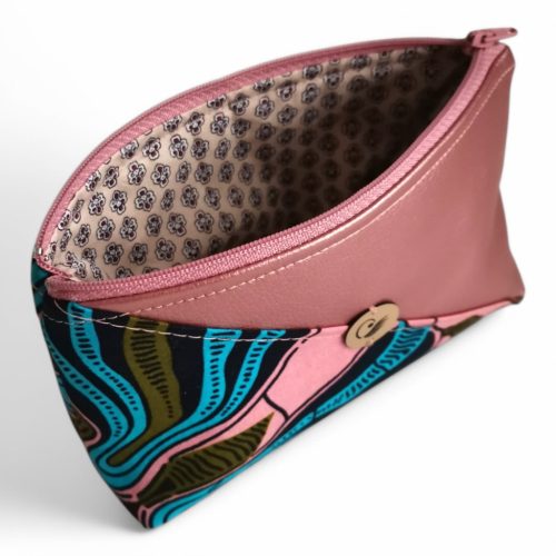 Rózsainda rosegold színű normál méretű textilbőr neszesszer rózsaszín-kék mintás afrikai vászonnal díszítve 